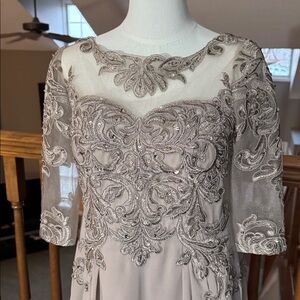 JJ’S HOUSE Elegant Lace Embellished Dress